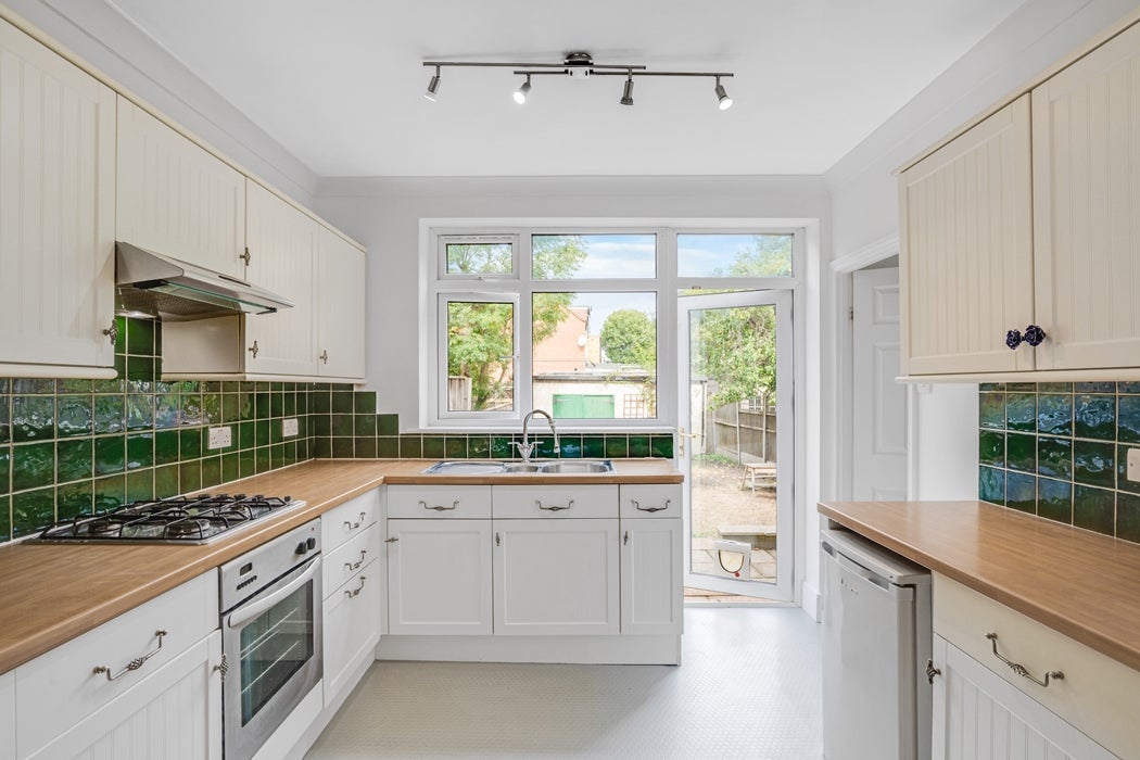 Flat Kingsland Road in Greater London