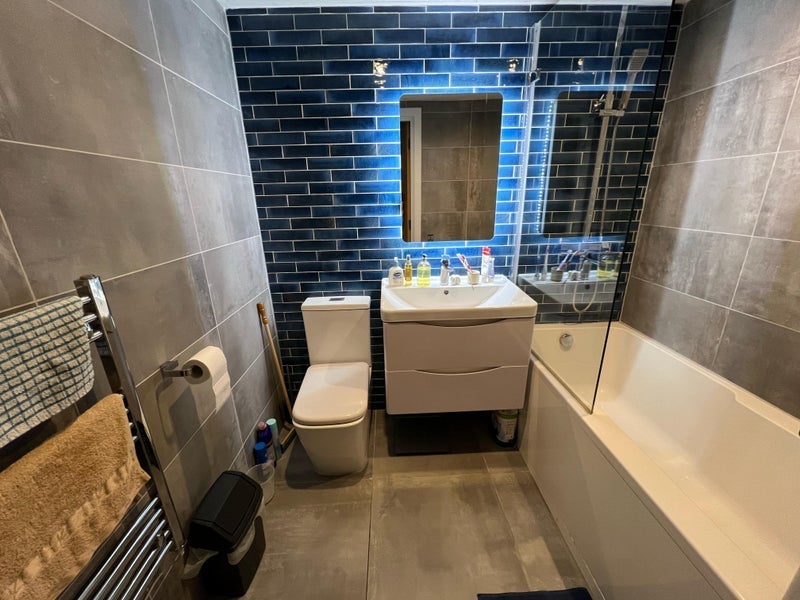 Room Long Lane in Greater London