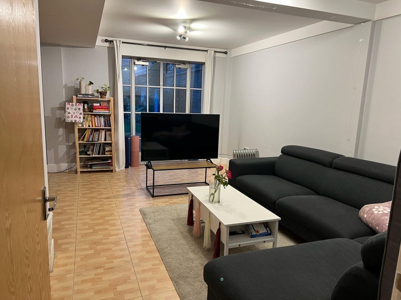 Room Long Lane in Greater London