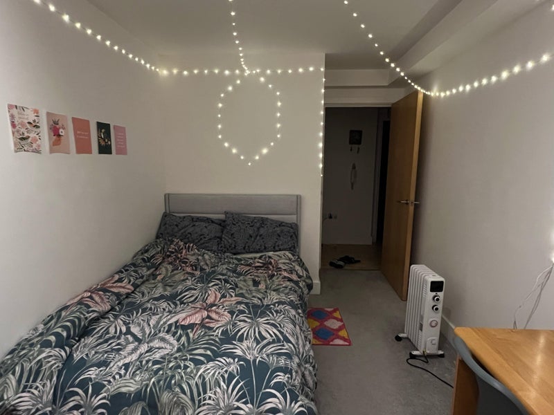 Room Long Lane in Greater London