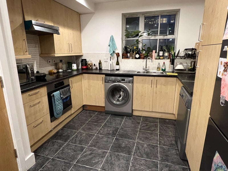 Room Long Lane in Greater London