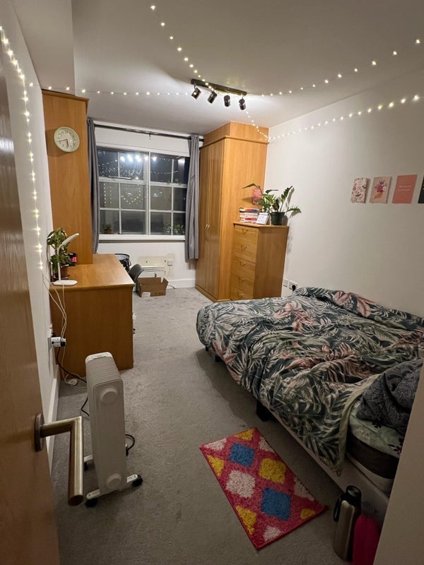 Room Long Lane in Greater London