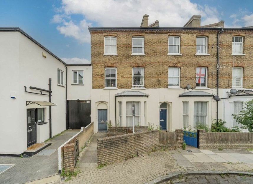 Flat Charteris Road in Greater London