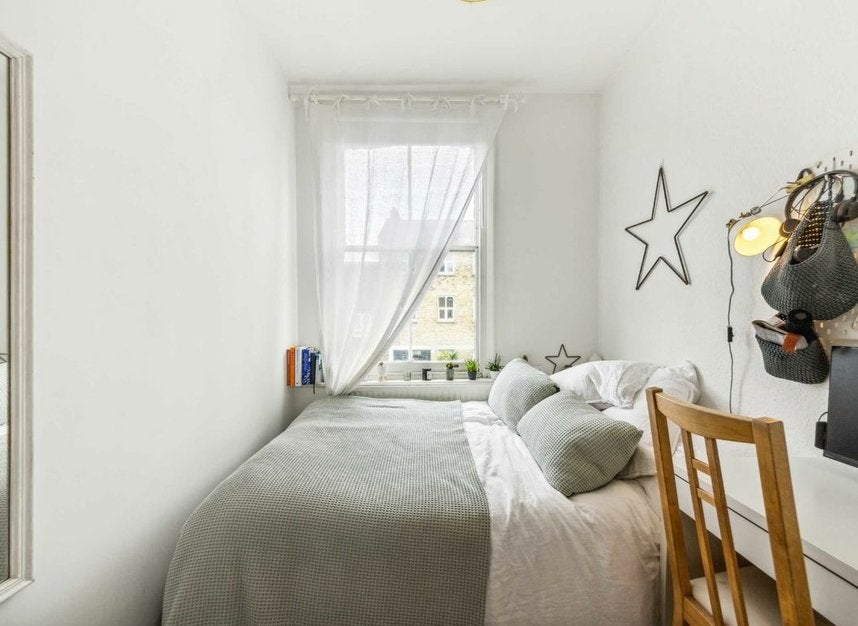Flat Charteris Road in Greater London