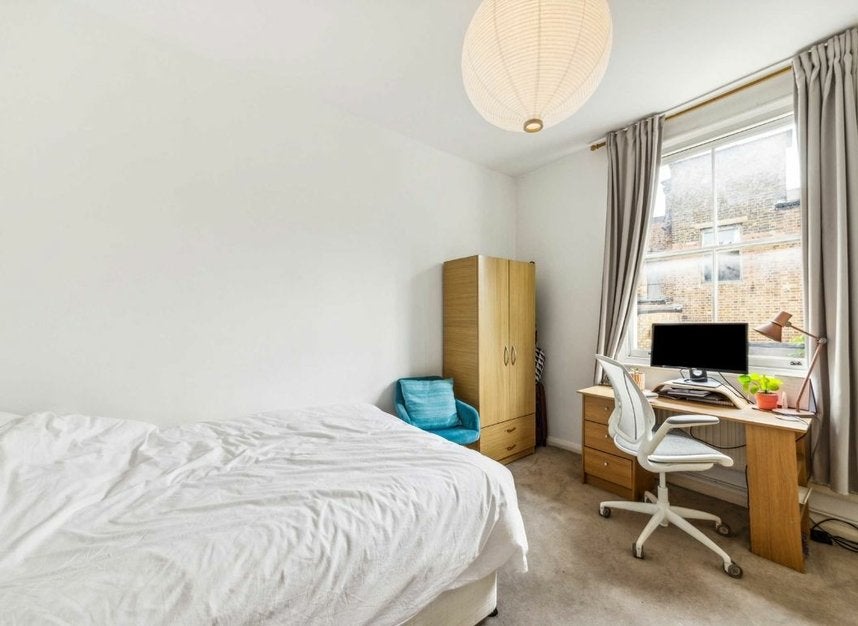 Flat Charteris Road in Greater London