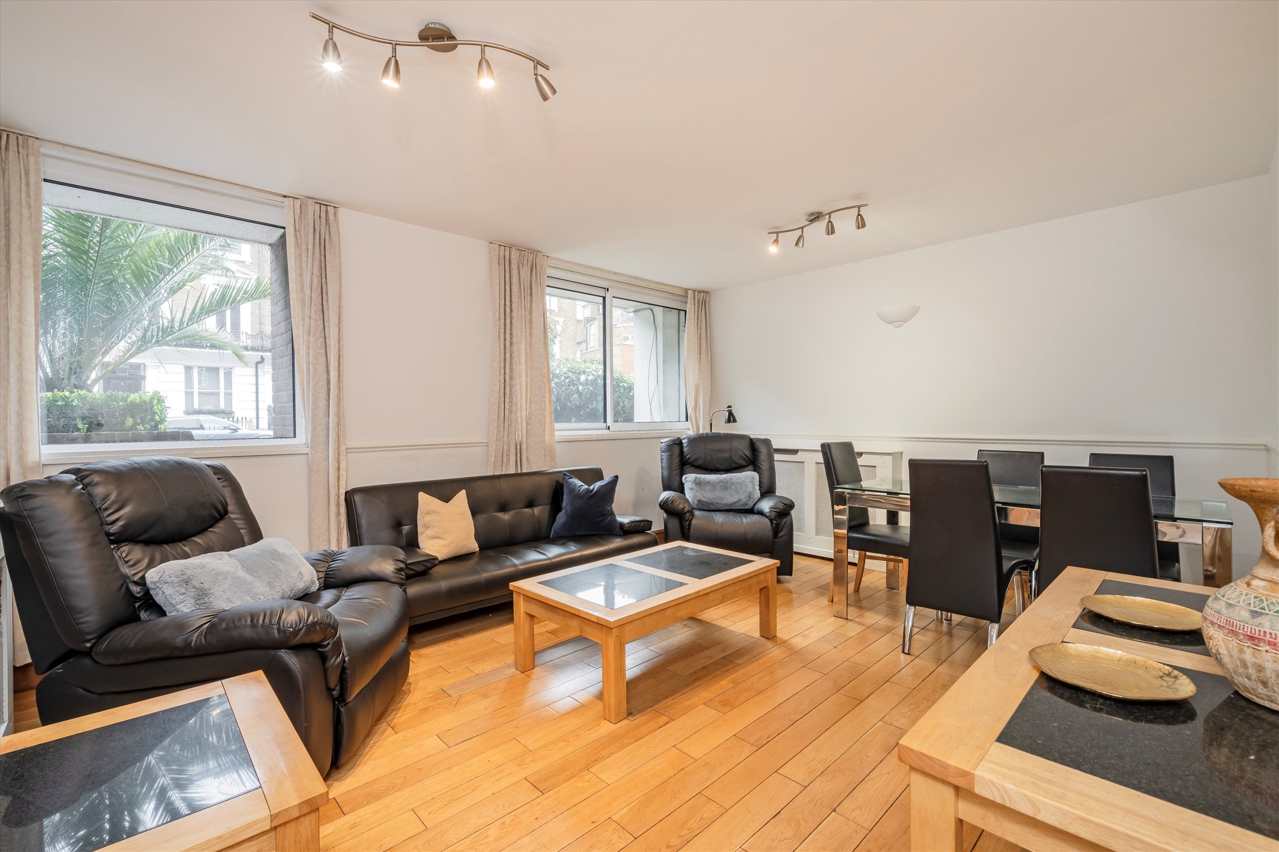 Flat Cheyne Walk in Greater London