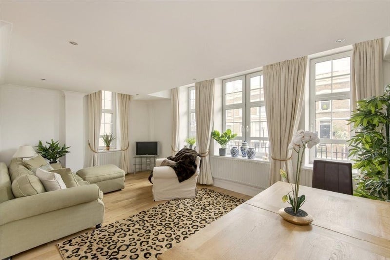 Room Ferndale Road in Greater London