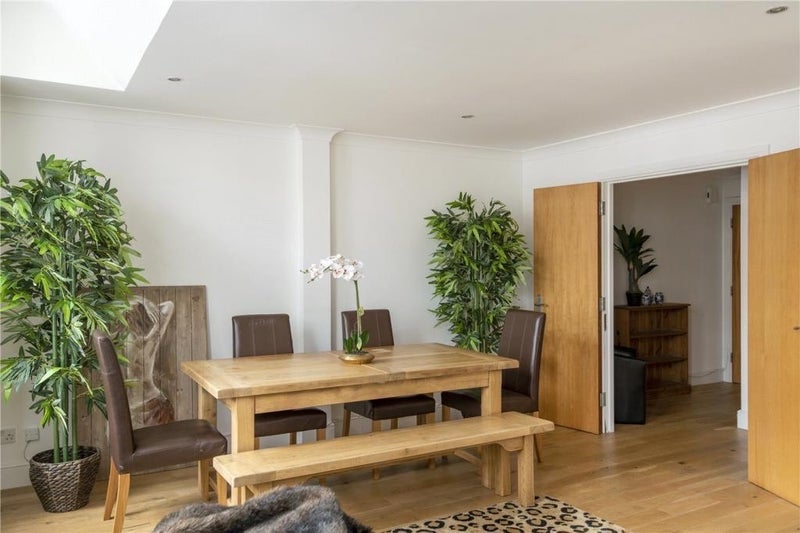 Room Ferndale Road in Greater London