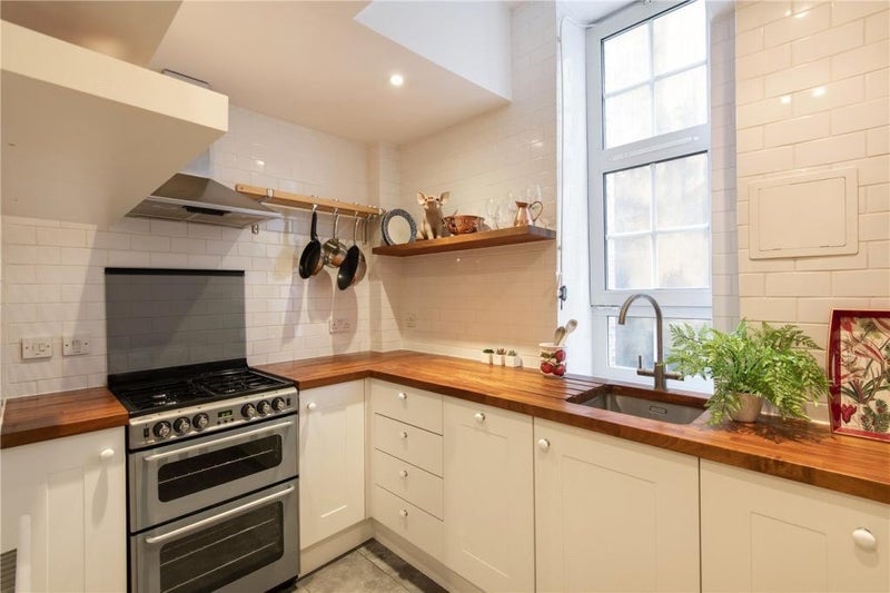 Room Ferndale Road in Greater London