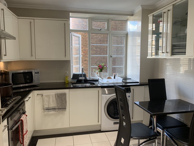 Room Primrose Hill Road in Greater London