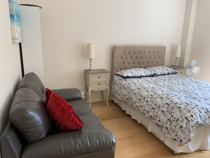 Room Primrose Hill Road in Greater London