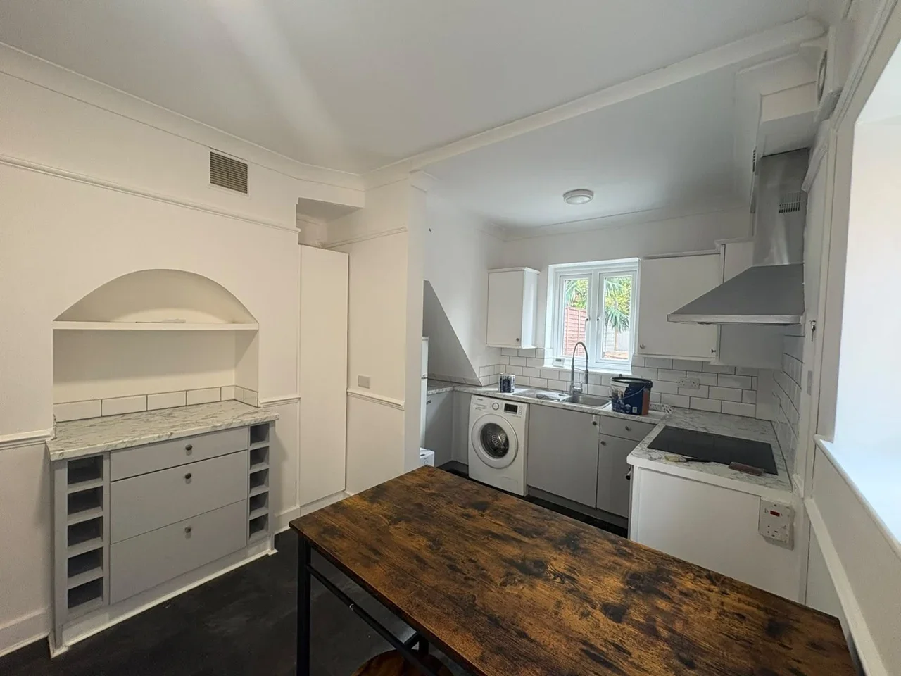 Flat Fortescue Road in Greater London