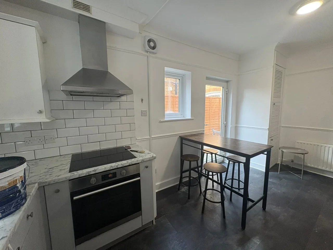 Flat Fortescue Road in Greater London