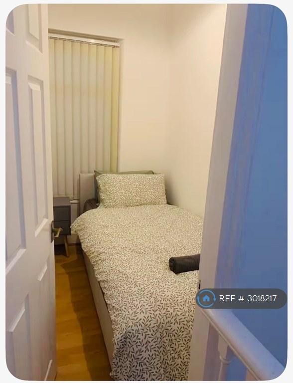 Room Hawkesworth Street in Liverpool