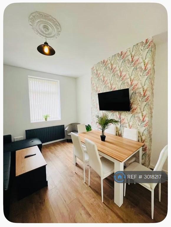 Room Hawkesworth Street in Liverpool