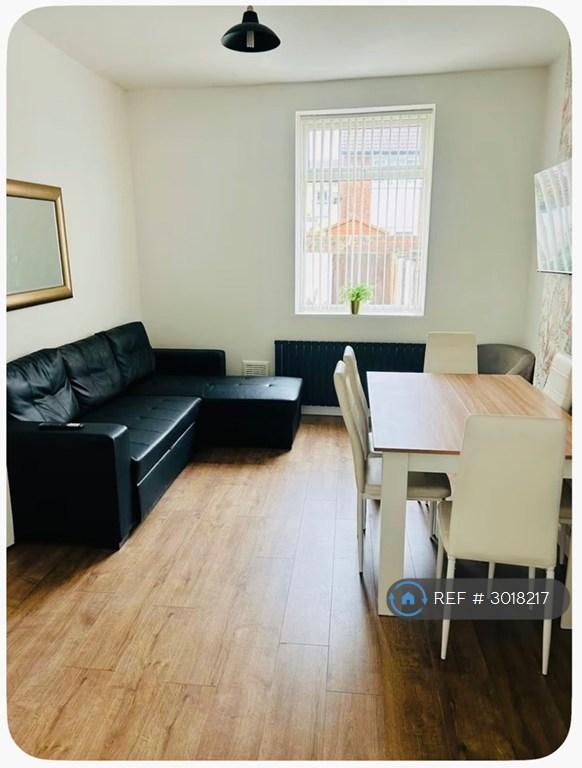 Room Hawkesworth Street in Liverpool