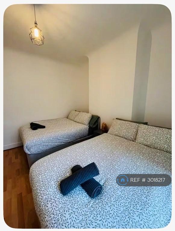 Room Hawkesworth Street in Liverpool