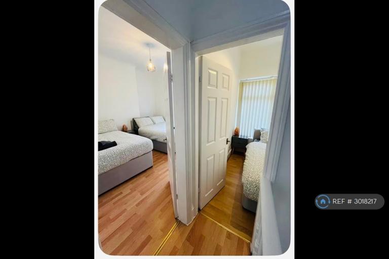 Room Hawkesworth Street in Liverpool