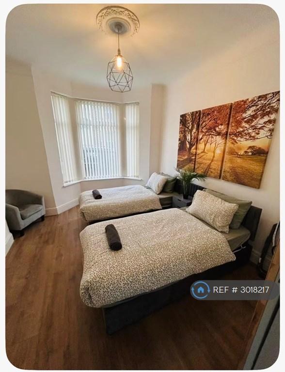 Room Hawkesworth Street in Liverpool
