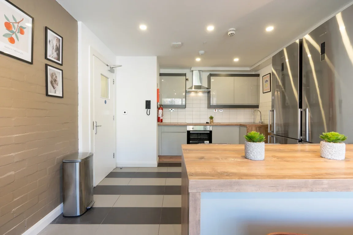Flat Eskdale Terrace in Newcastle upon Tyne