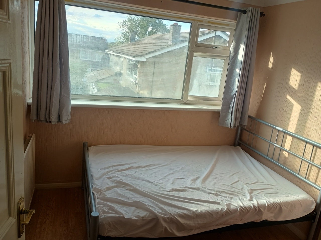 Room Carfax Road in Greater London