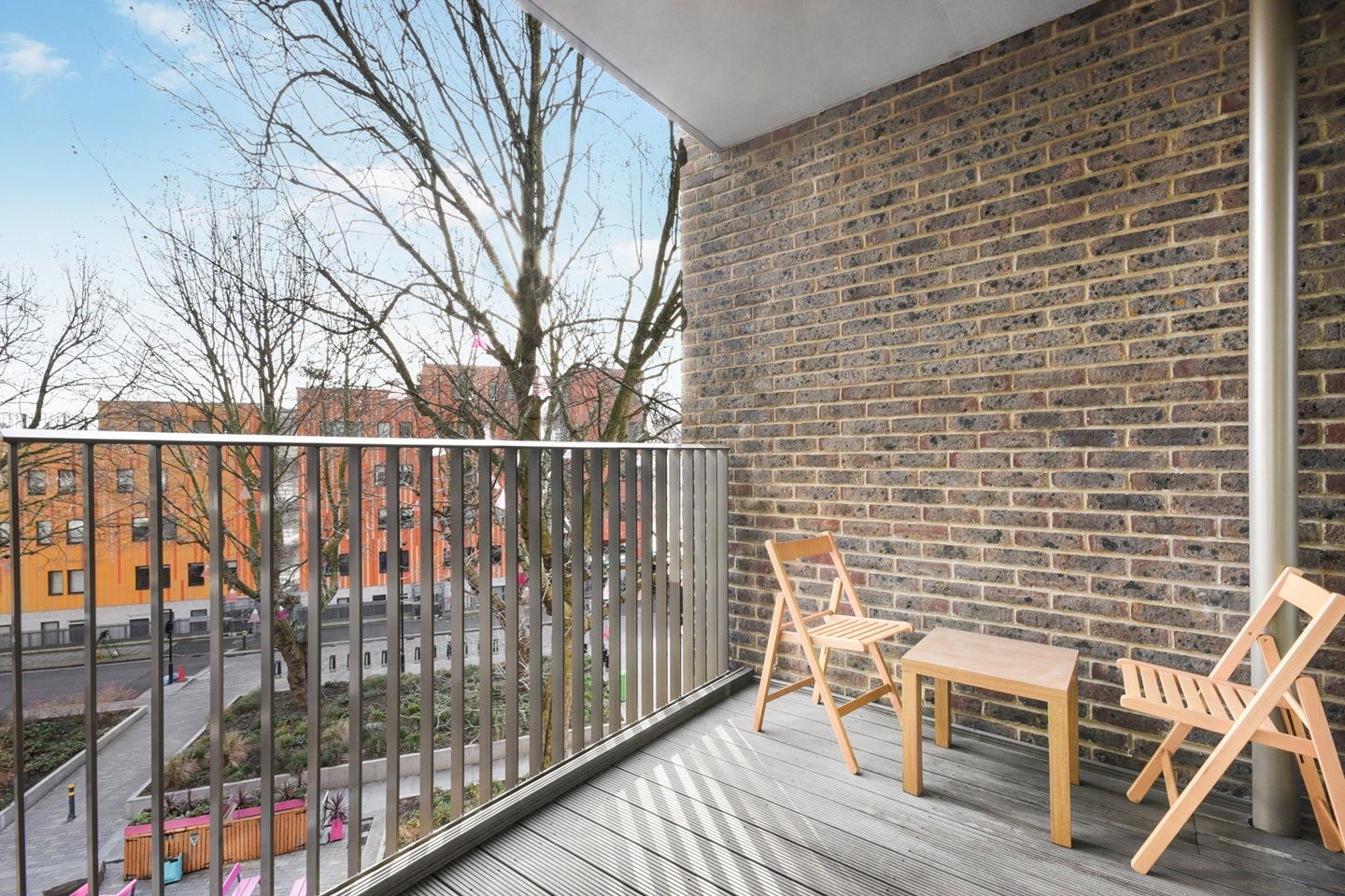 Flat Sayer Street in Greater London