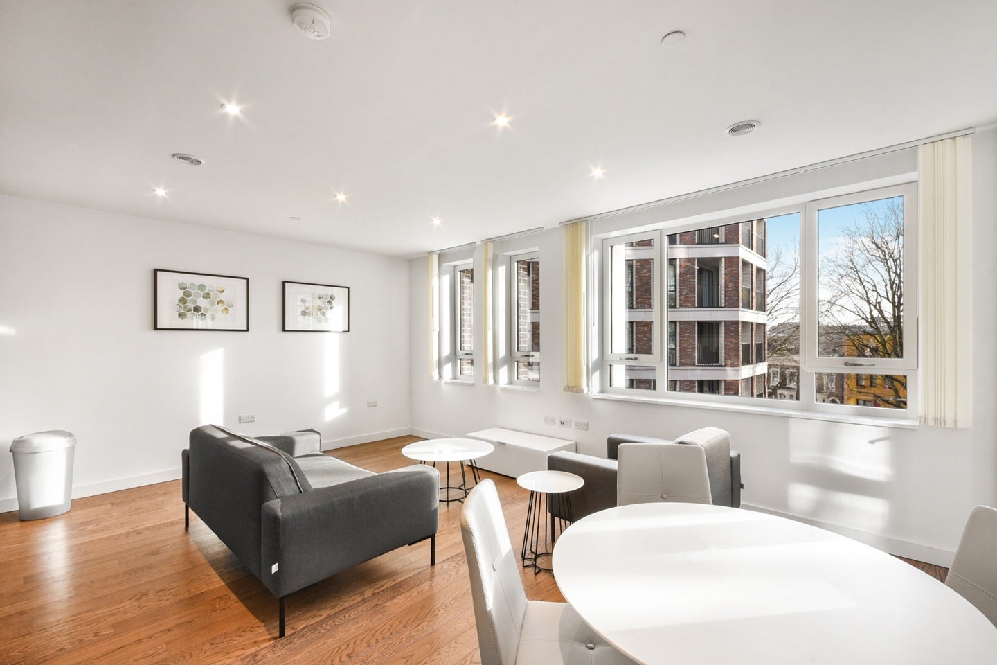 Flat Sayer Street in Greater London