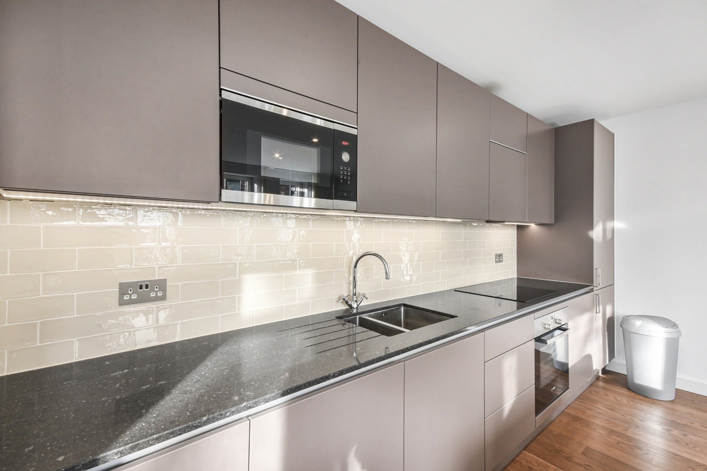 Flat Sayer Street in Greater London