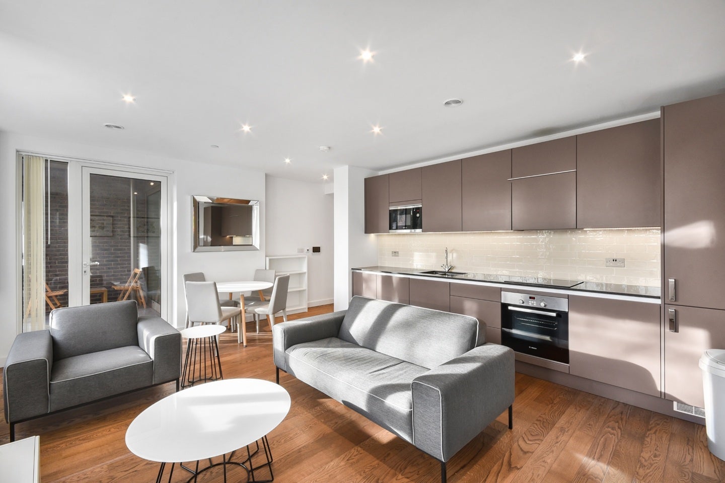 Flat Sayer Street in Greater London