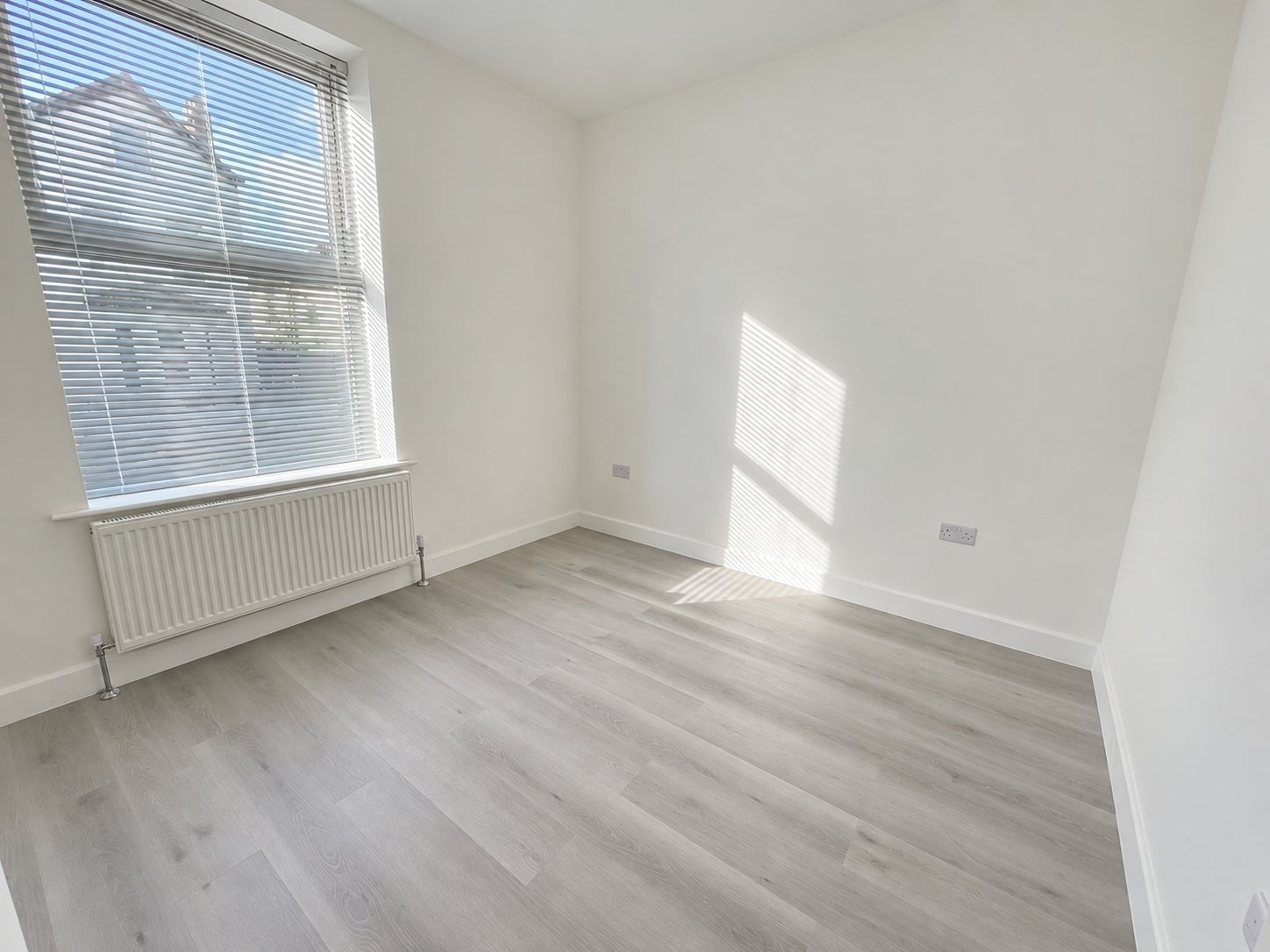 Flat Fernham Road in Greater London