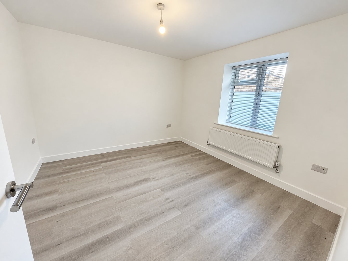 Flat Fernham Road in Greater London