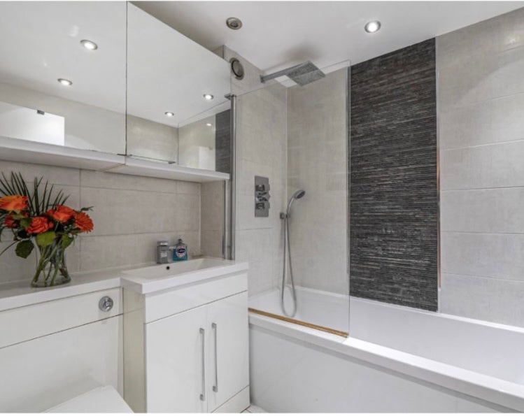 Flat Fairfield Road in Greater London