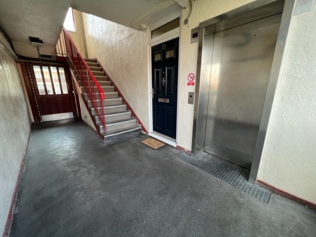 Flat Reed Road in Greater London