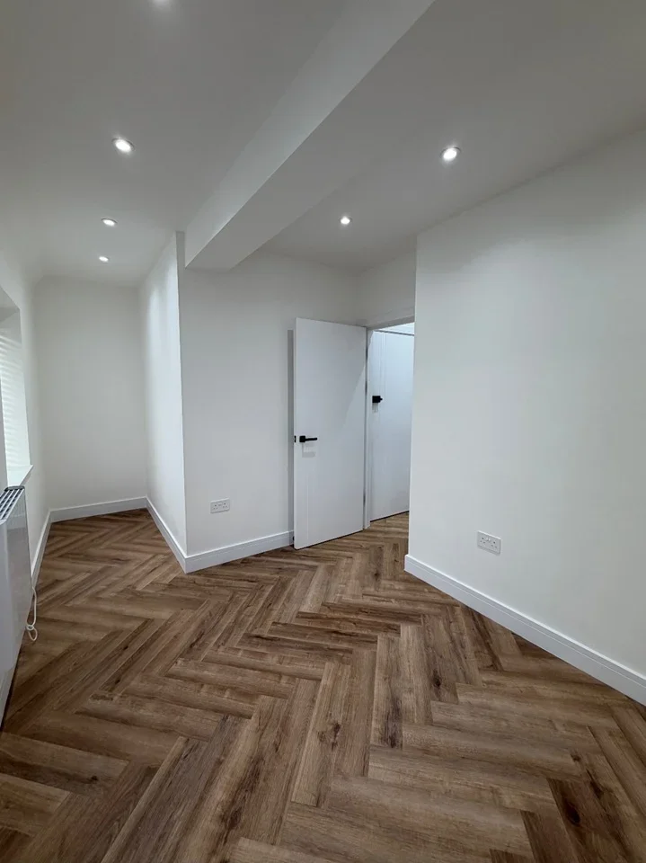 Flat Chelsfield Avenue in Greater London