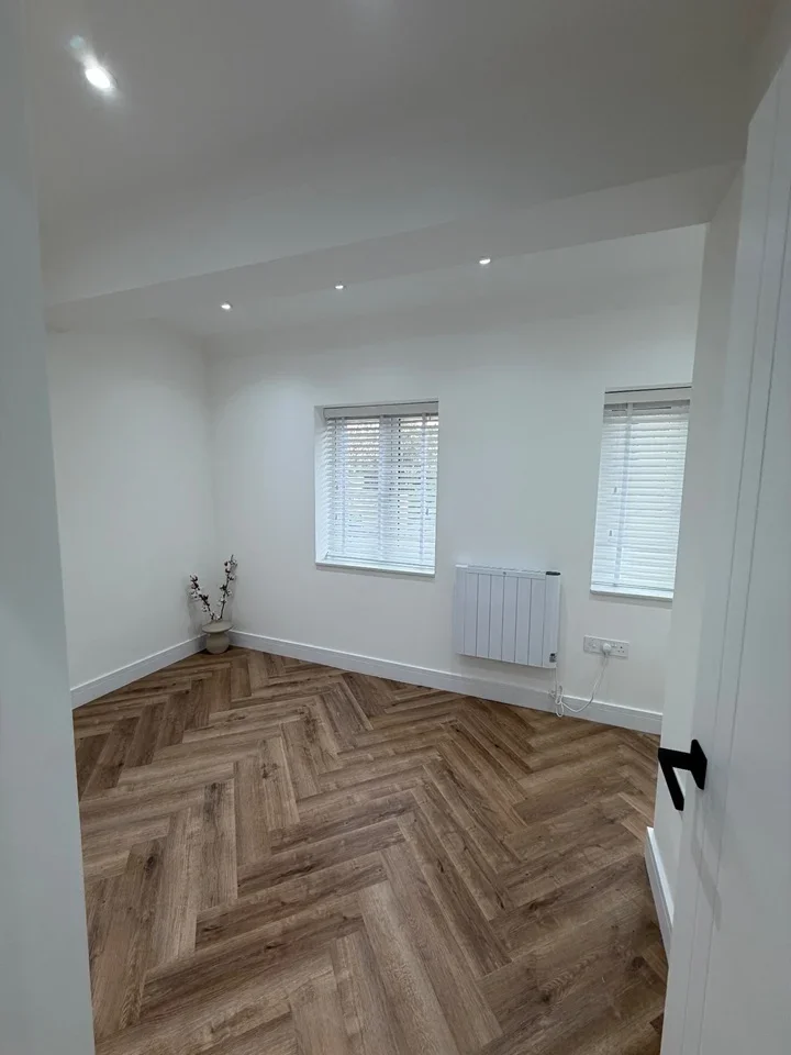 Flat Chelsfield Avenue in Greater London