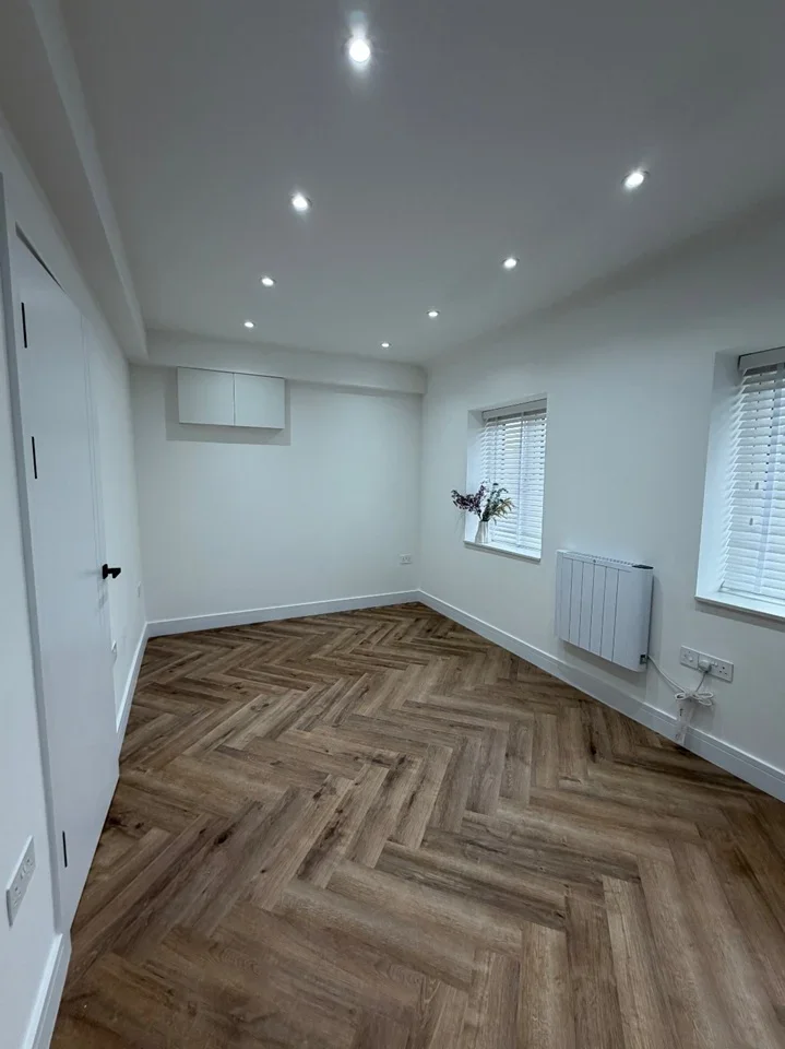 Flat Chelsfield Avenue in Greater London