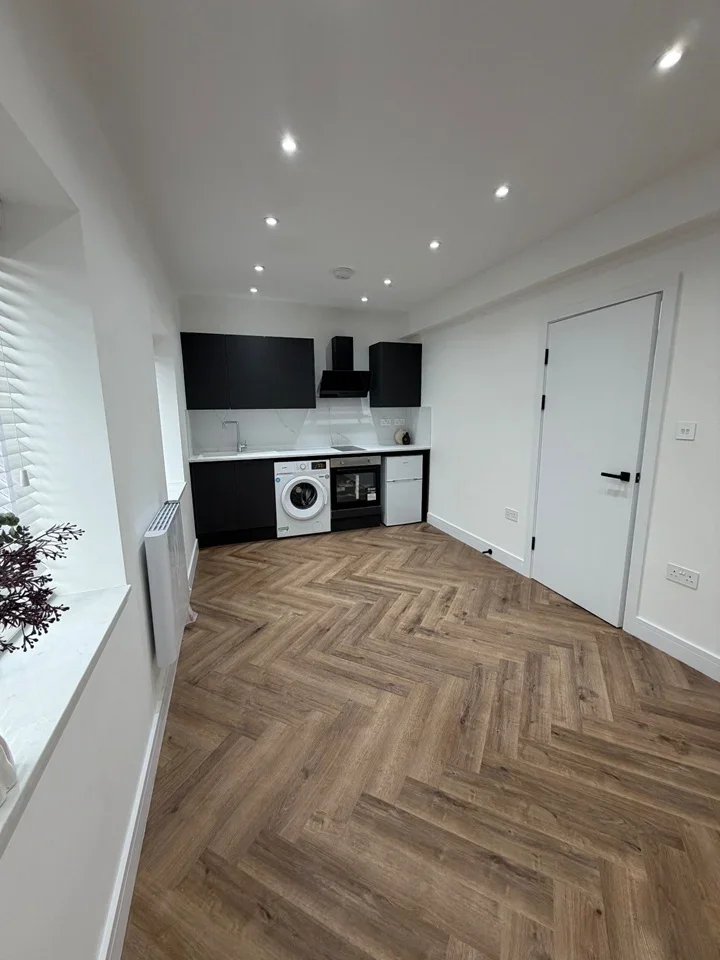 Flat Chelsfield Avenue in Greater London