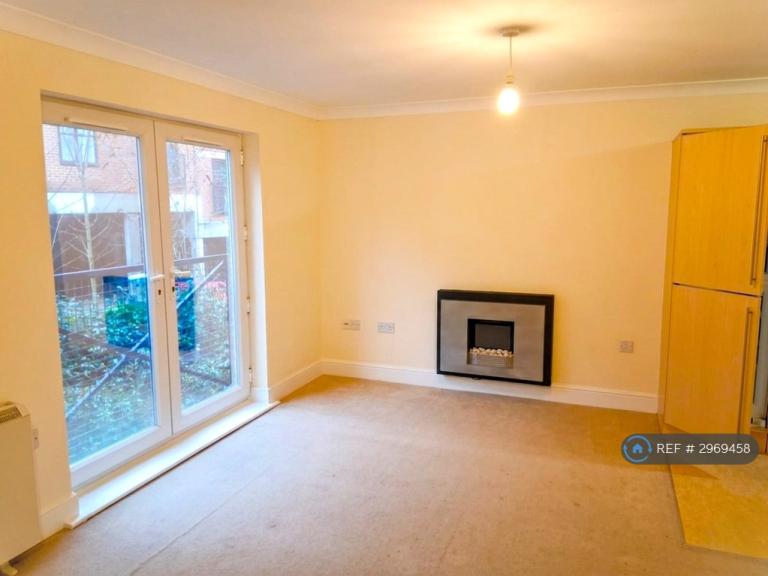 Flat Hampden Close in St Leonards