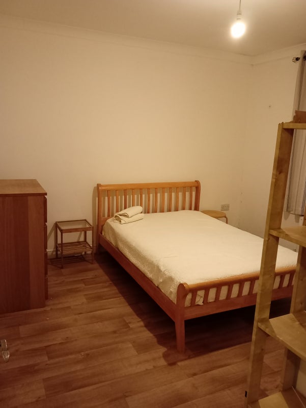 Room Whitehorse Lane in Greater London