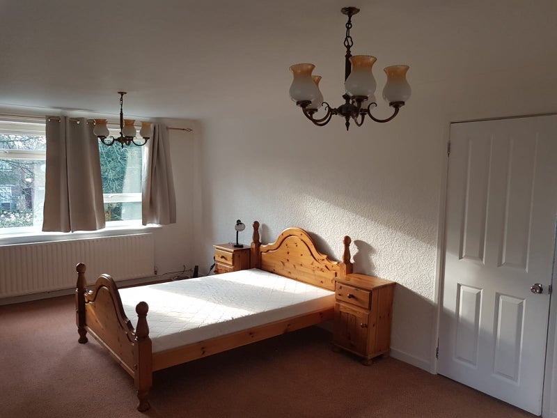Room Bloomsbury Lane in Trafford