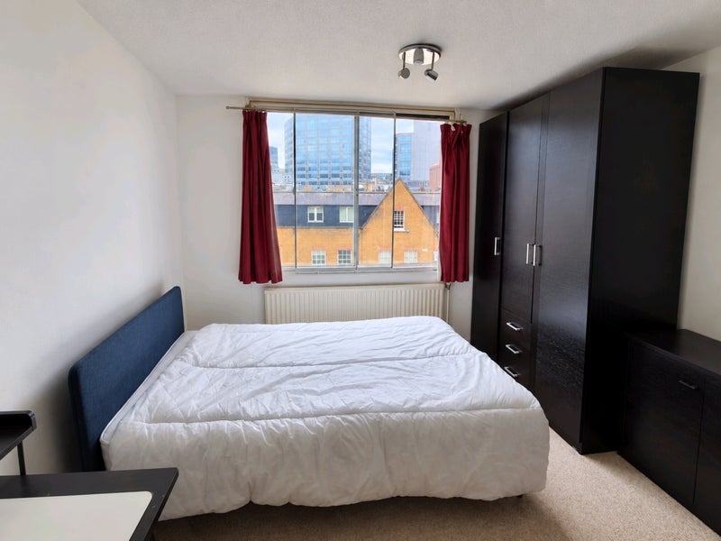 Room Lamb's Passage in Greater London