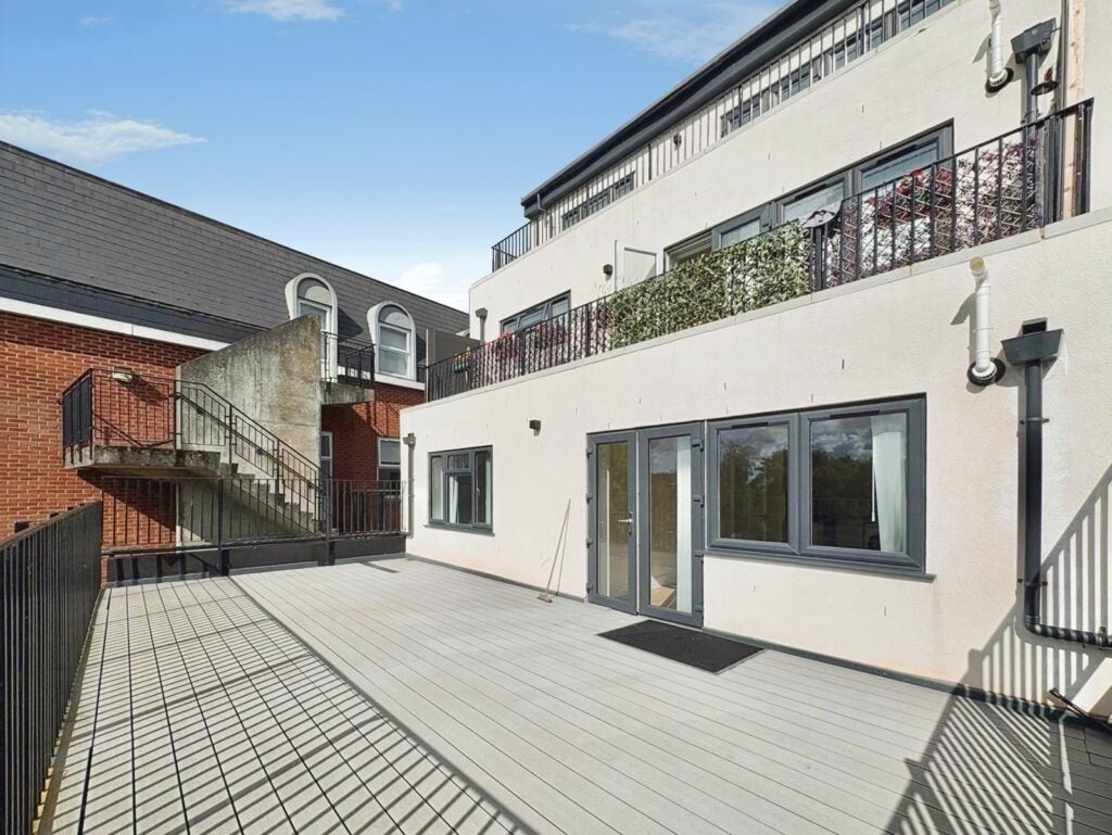 Flat London Road in Surrey Heath