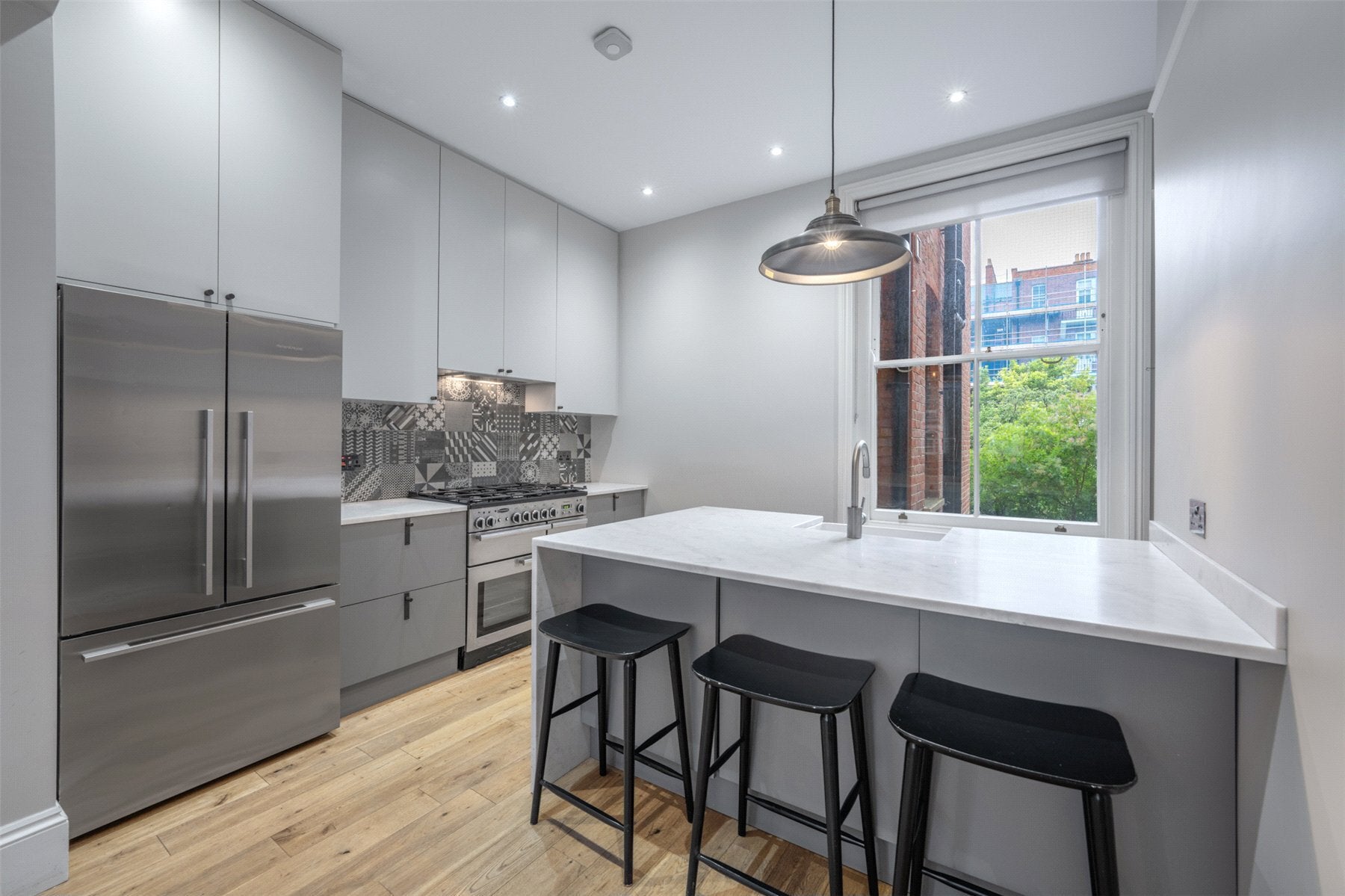 Flat Elgin Avenue in City of Westminster