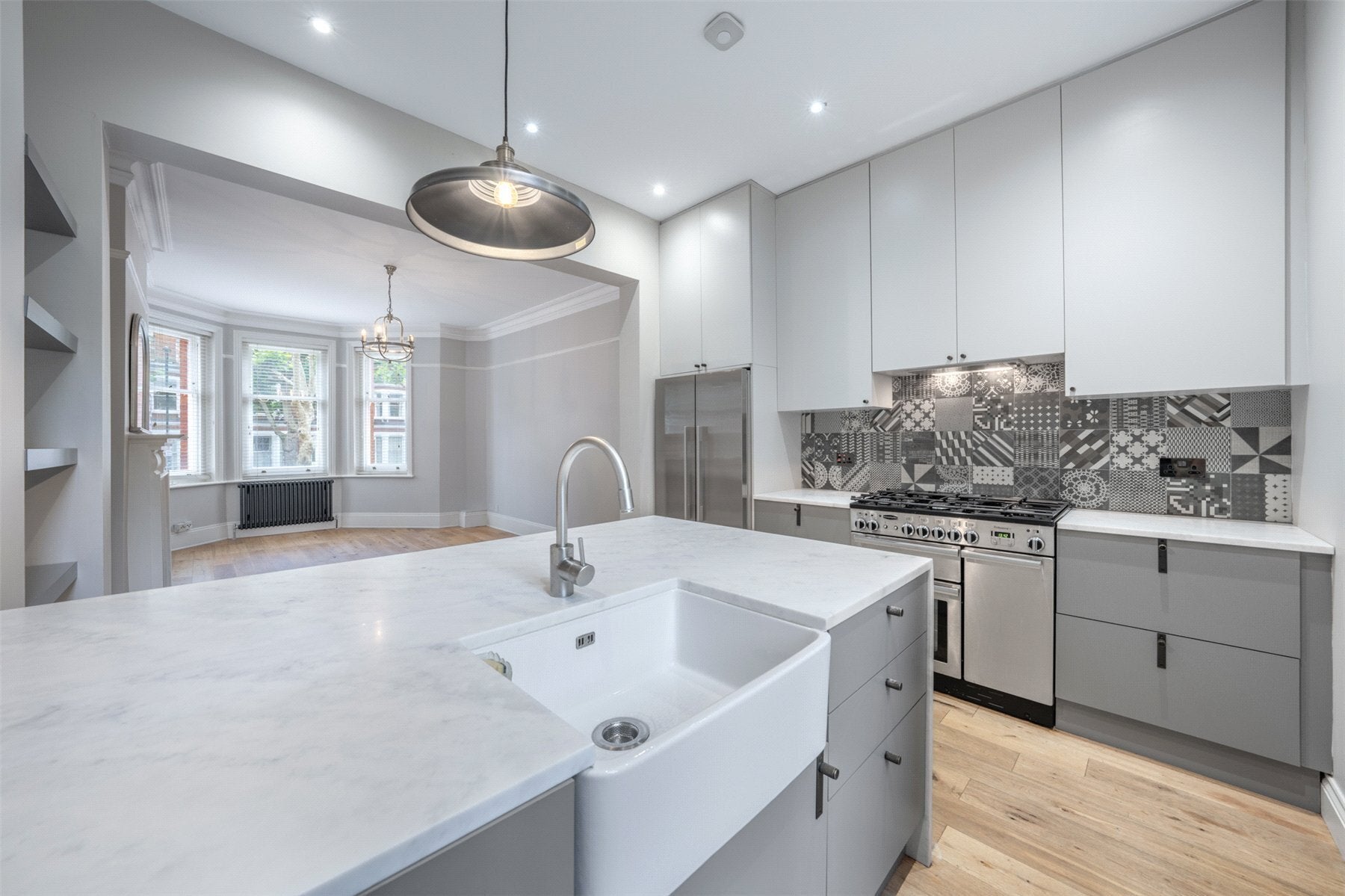Flat Elgin Avenue in City of Westminster