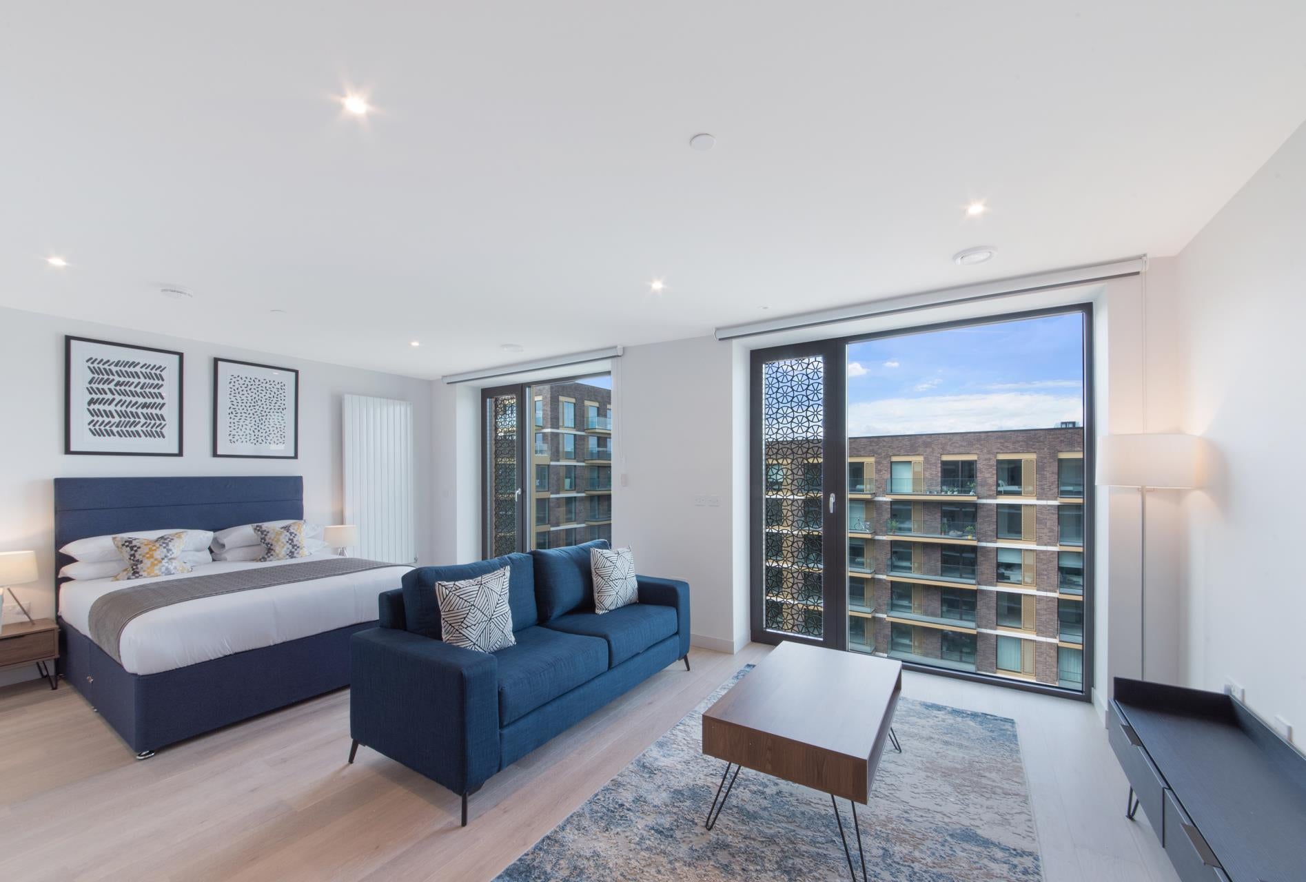 Flat Royal Crest Avenue in Greater London