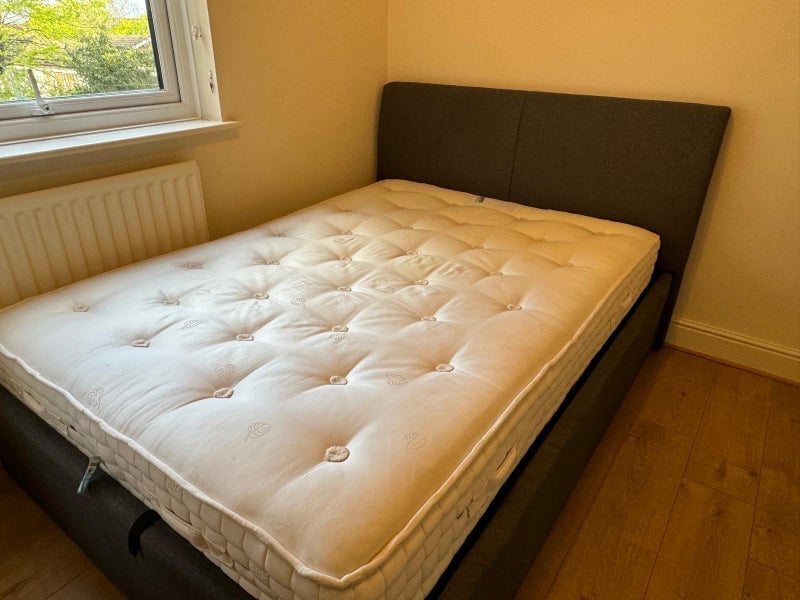 Room Chepstow Road in Greater London