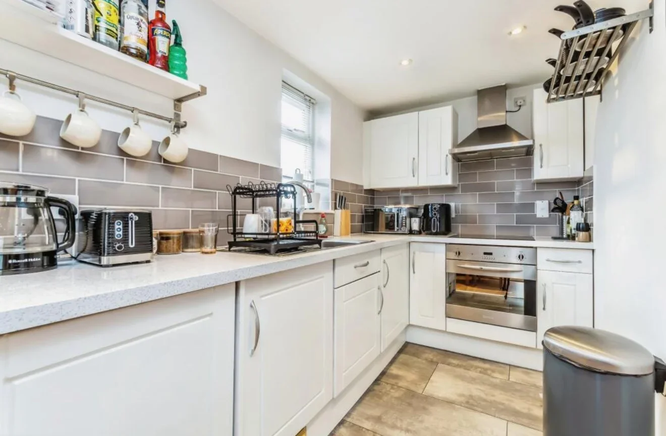Flat Westway in Caterham on the Hill