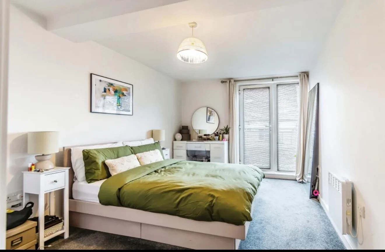 Flat Westway in Caterham on the Hill