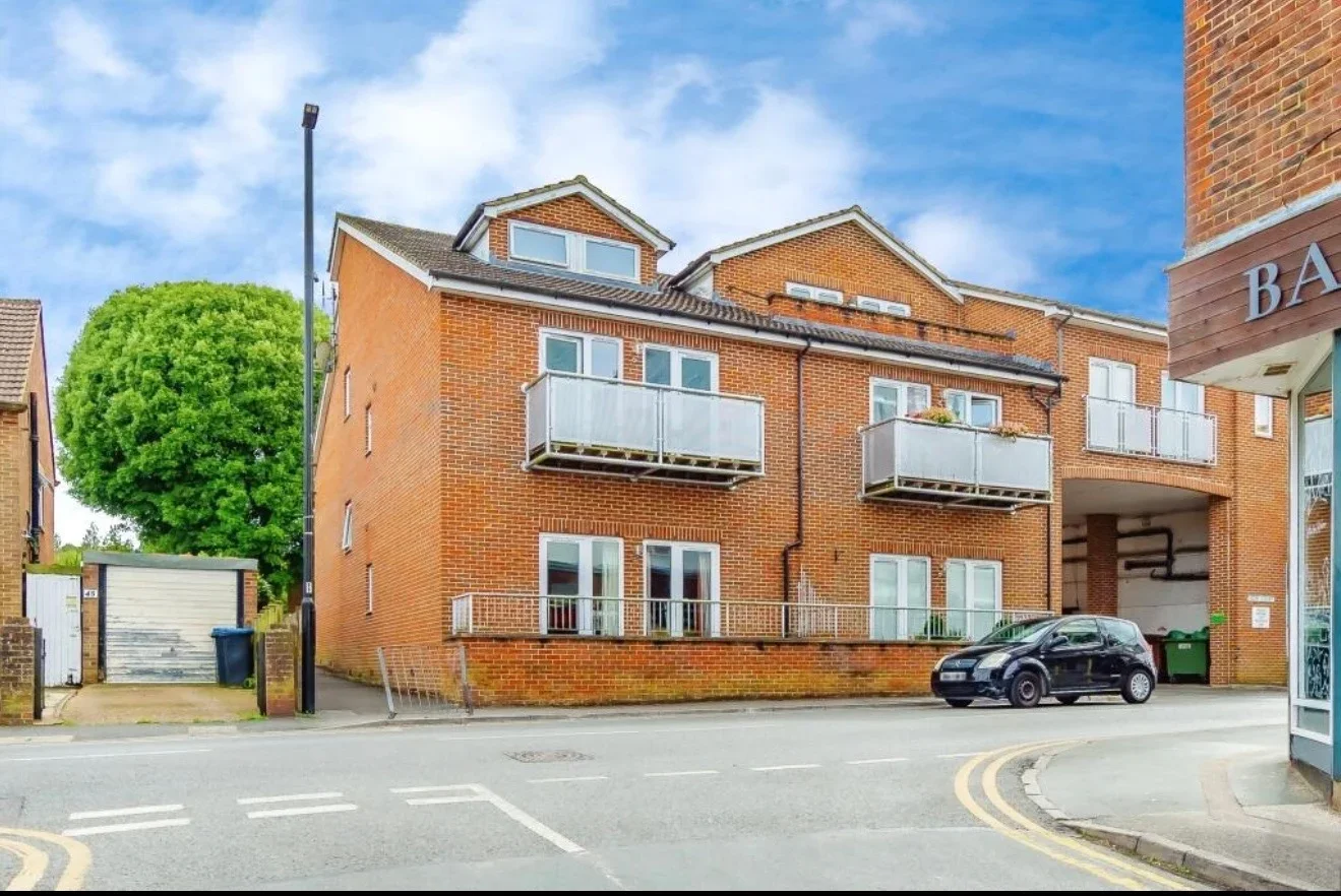 Flat Westway in Caterham on the Hill