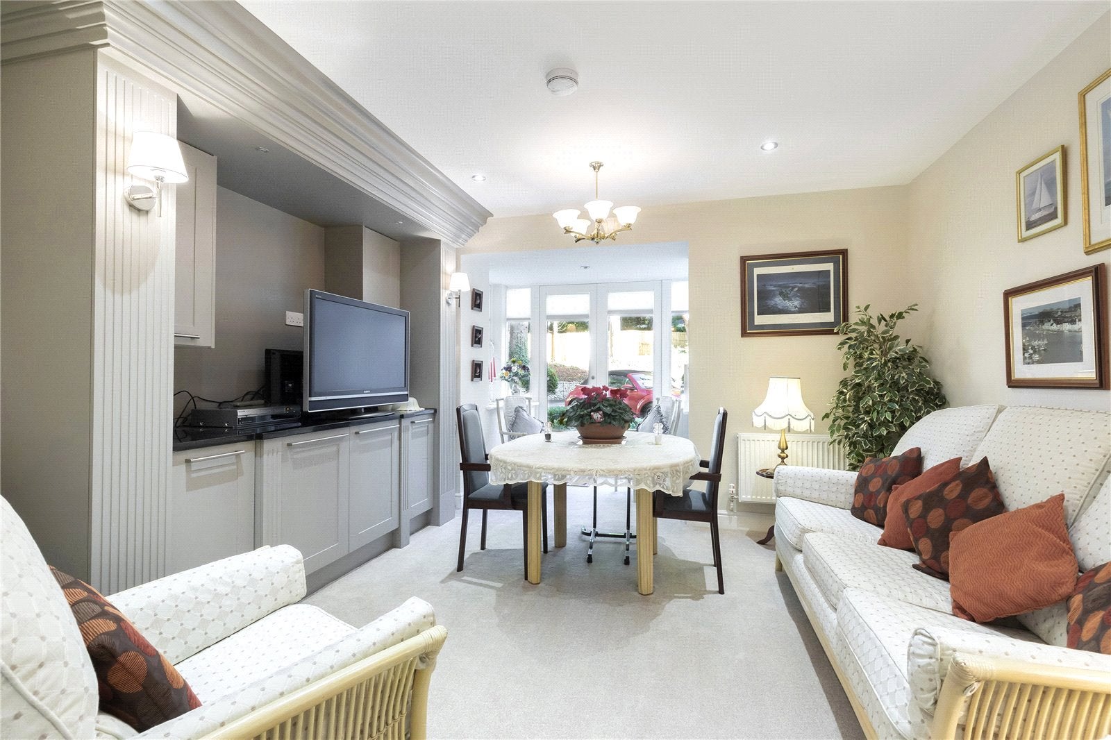 Flat Stratton Place in Cotswold District